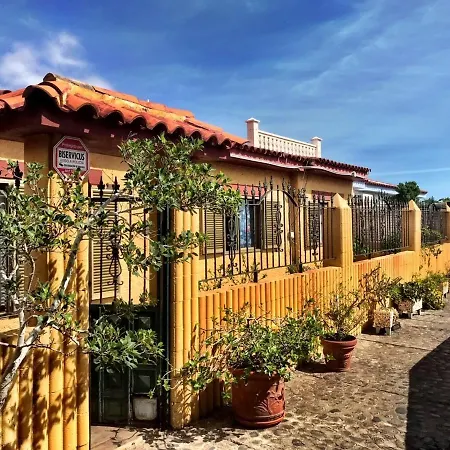 別荘 Casa Amarilla Junto Al Mar
